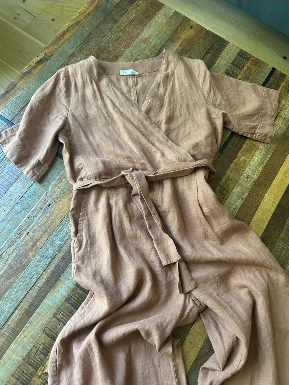 EVERLANE-The wrap jumpsuit in linen. Carob Brown. - Picture 4 of 16